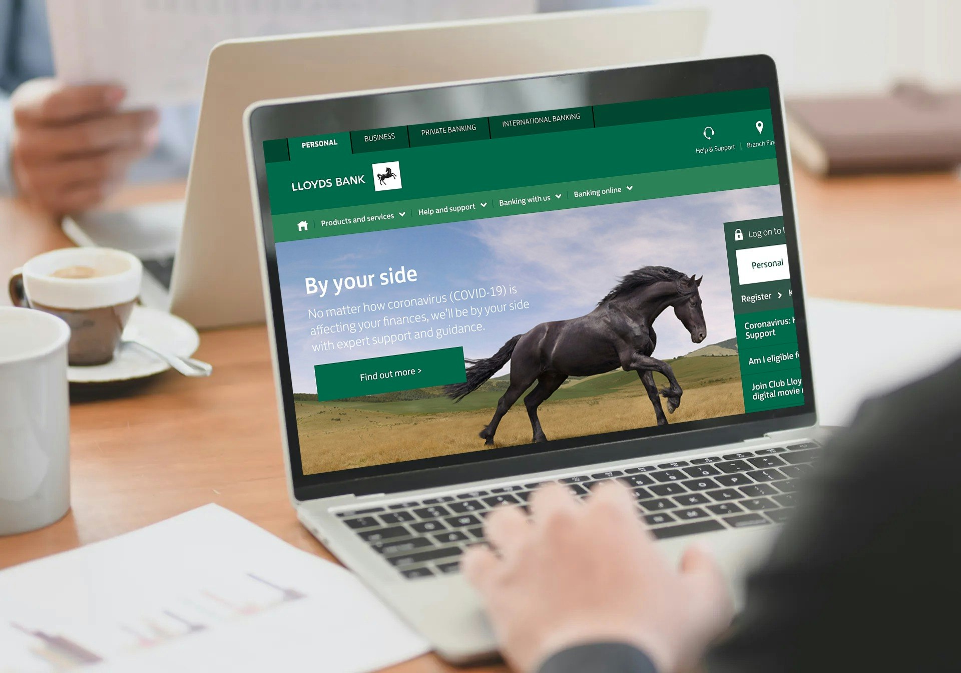 Jak zrobić i ile kosztuje przelew z Polski do Anglii w banku PKO BP? [2023]