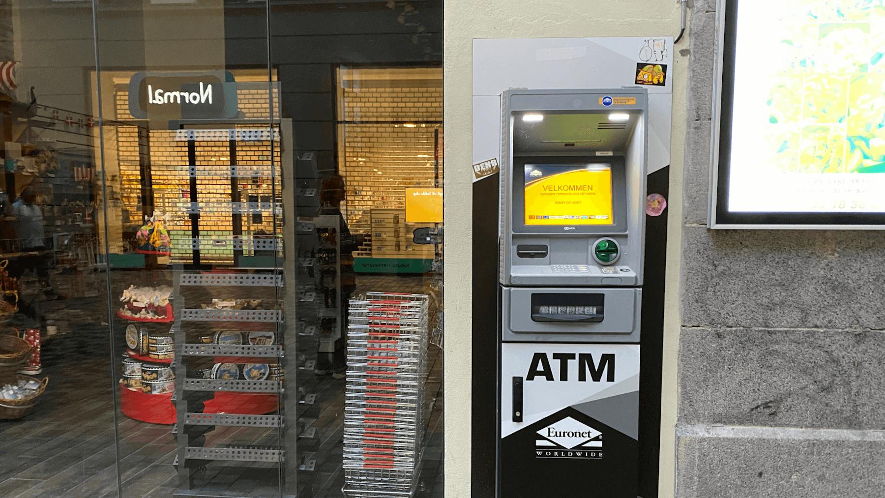 Wypłata z bankomatu za granicą bez karty