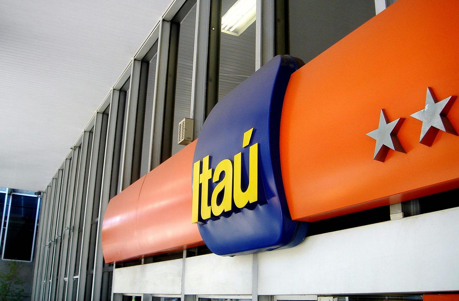 fachada do banco Itaú