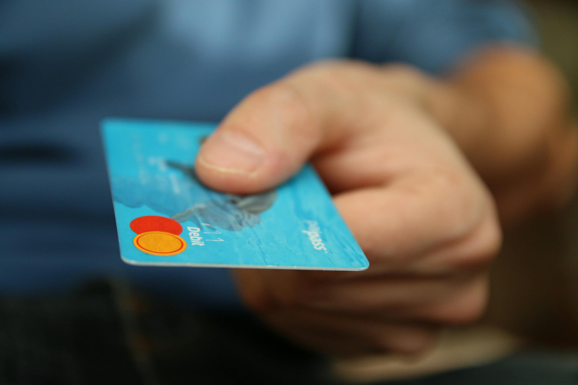 travel debit card money saving expert